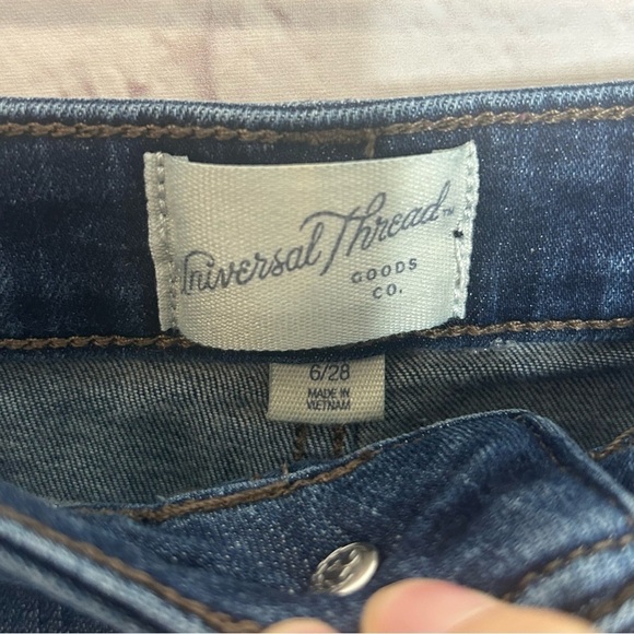 Universal Thread High Rise Midi Midi De Tiro Alto Distressed Jean Shorts - Picture 9 of 12